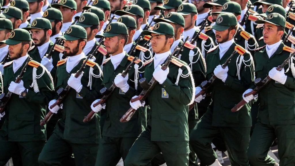 استخدام با دیپلم سپاه - نیروی های استخدام سپاه در حال رژه نظامی هستند