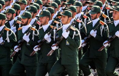 استخدام با دیپلم سپاه - نیروی های استخدام سپاه در حال رژه نظامی هستند